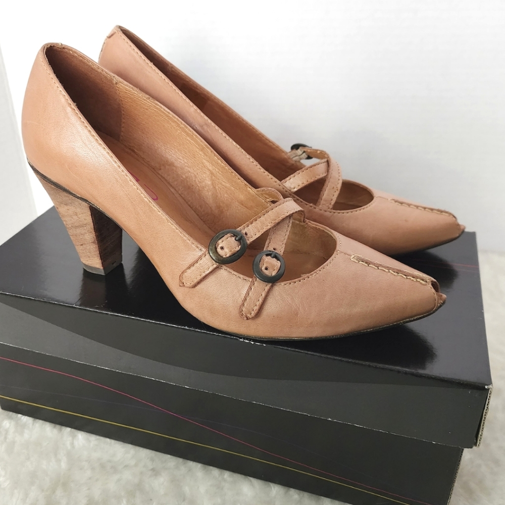 [7.5] Virus Leather Peep Toe Tan Heel